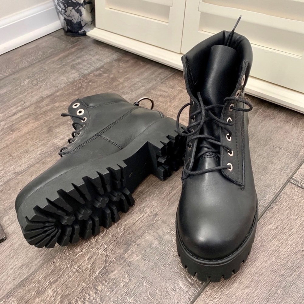 STEVE MADDEN Black Leather Combat/Work Boot with Laces | Size 7 - Picture 5 of 7